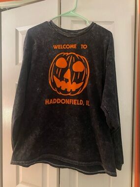 🎃NWOT Not Your Average Babe- Welcome to Haddonfield grey long sleeve size large🎃